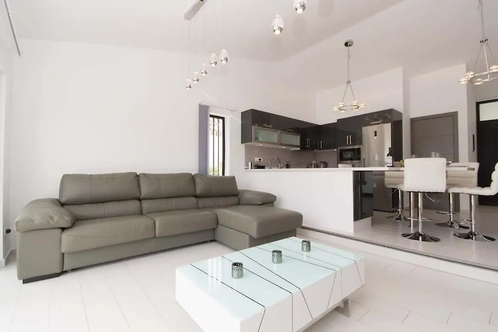 Villa Canaria Modern 3 Bedroom Villa Jaccuzi Playa Feñabe