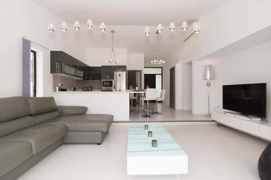 Villa Canaria Modern 3 Bedroom Villa Jaccuzi Playa Feñabe