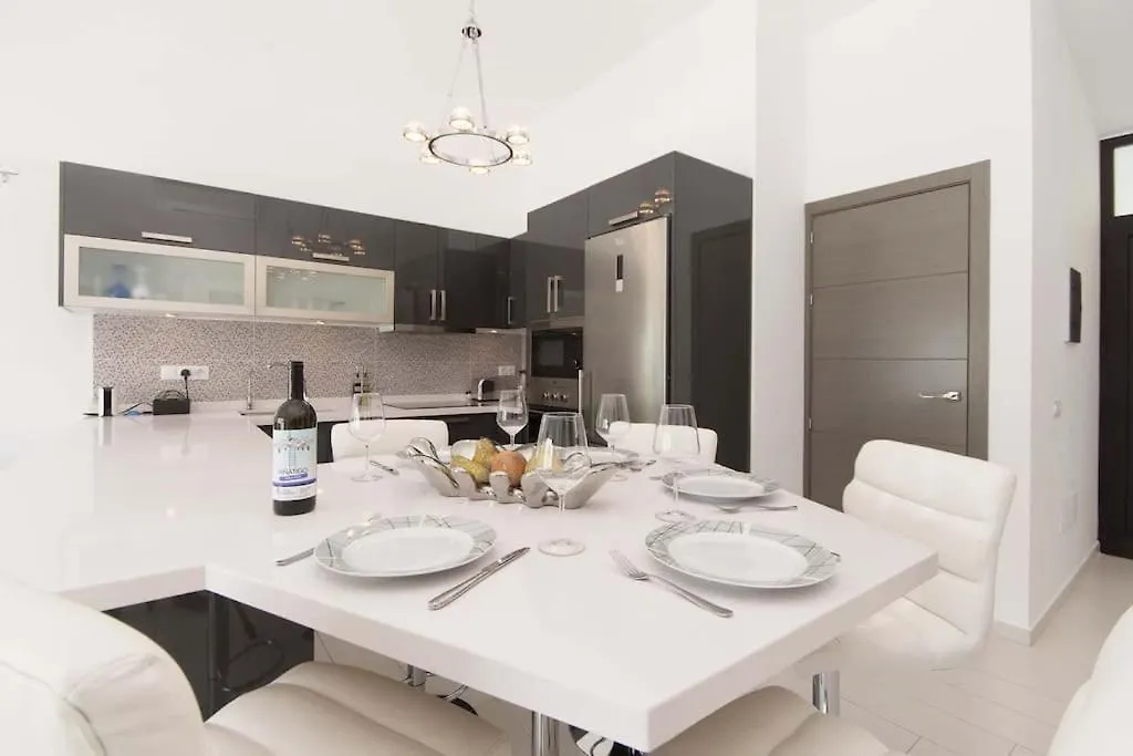 Villa Canaria Modern 3 Bedroom Villa Jaccuzi Playa Feñabe Ισπανία